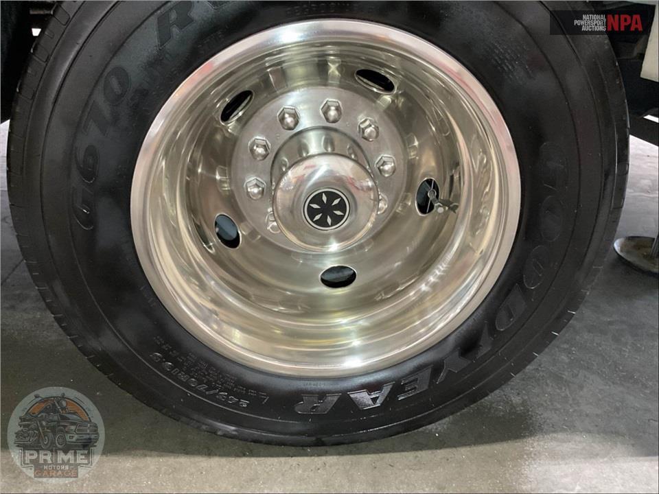 2019 Winnebago M-32YE FORD - VISTA SERIES — фото 48