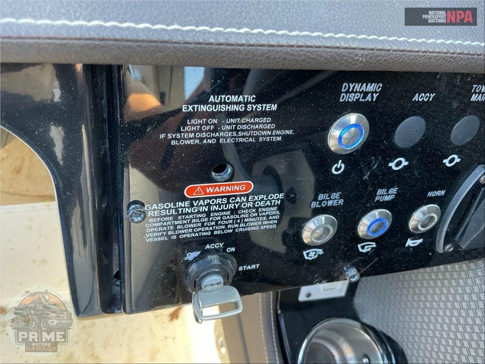 2017 Sea Ray Boats SLX-W 230 SLX SERIES L=23/E=1 370HP MERC IB — фото 57