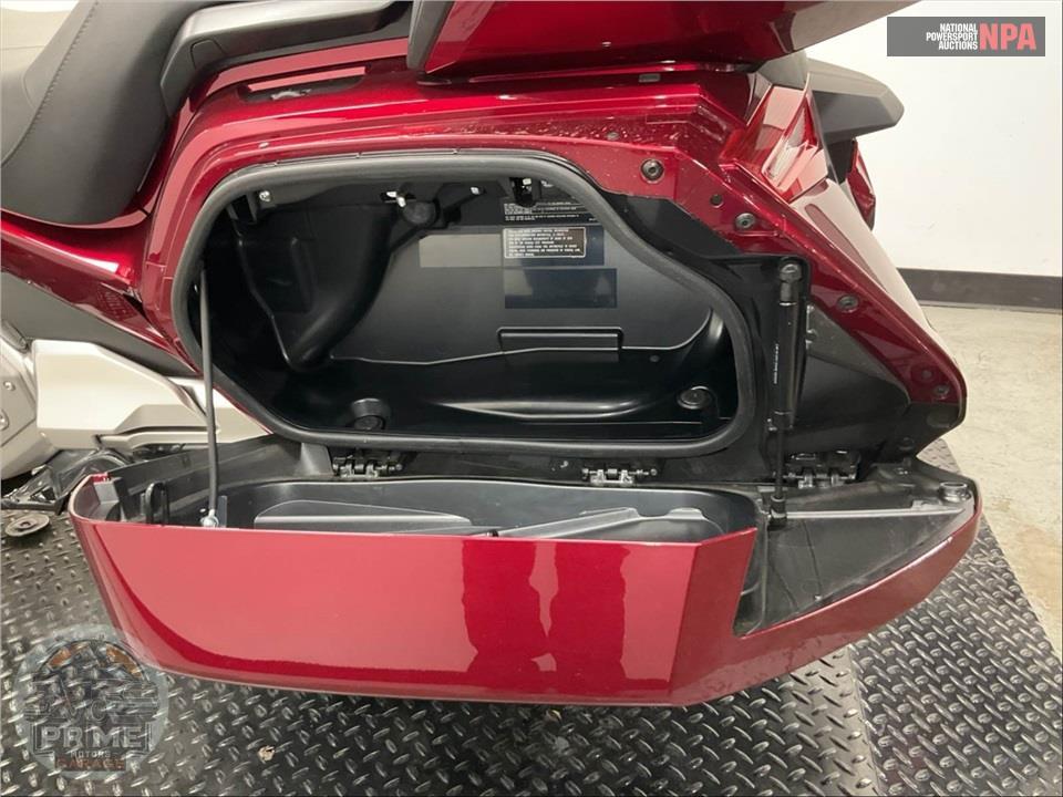2018 Honda GL1800 GOLDWING TOUR (RED) — фото 19