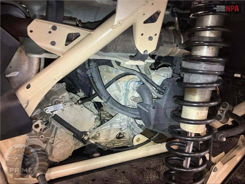 2023 Can-Am MAVERICK X3 X RS TURBO RR (DESERT TAN & CARBON BLACK RED) — фото 8