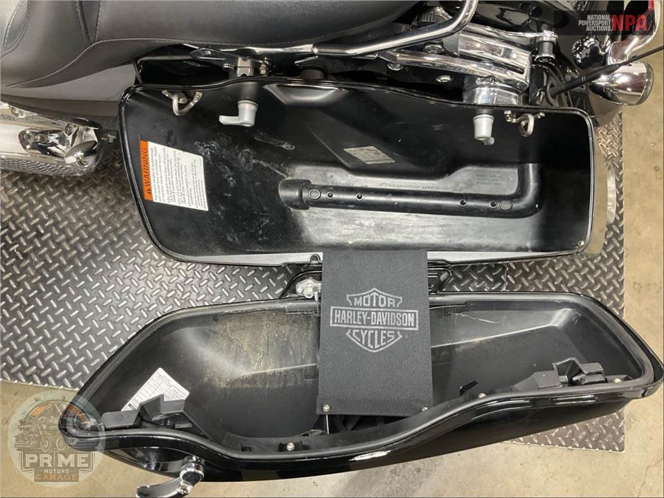 2017 Harley-Davidson FLHX STREET GLIDE — фото 19