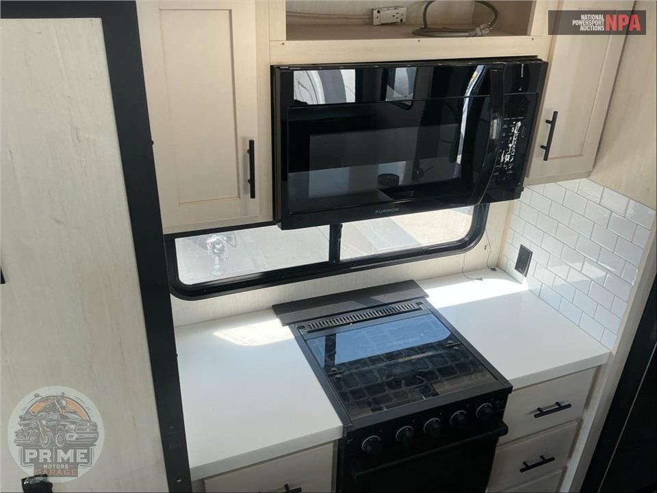 2025 Cherokee By Forest River M -3800DECK - ARCTIC WOLF FIFTH WHEEL SERIES — фото 24