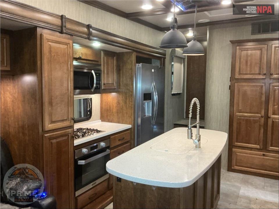 2018 Heartland Rvs M-3310QSCK - BIG COUNTRY FIFTH WHEEL SERIES — фото 9