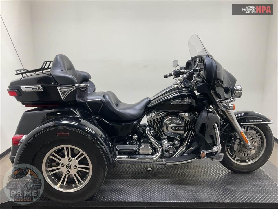 2015 Harley-Davidson FLHTCUTG TRIGLIDE ULTRA CLASSIC — фото 1