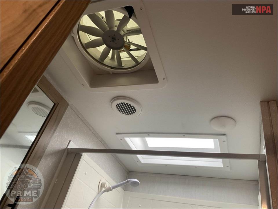 2021 Cherokee By Forest River M-3550SUITE - ARCTIC WOLF FIFTH WHEEL SERIES — фото 21