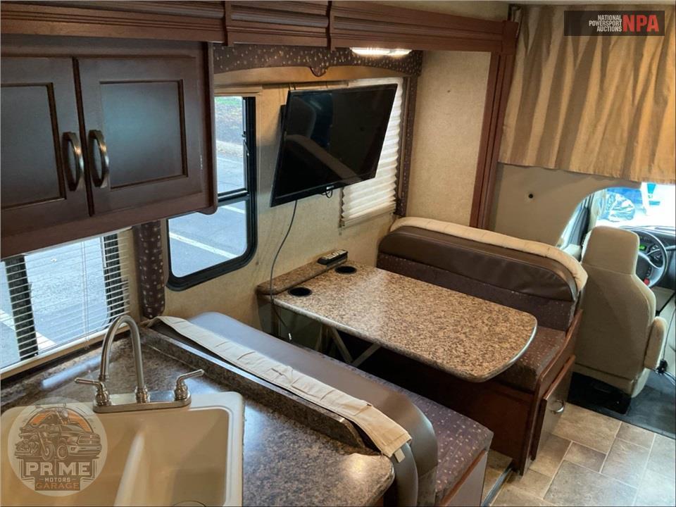 2015 Thor Motor Coach M-28H E450-V10 - FREEDOM ELITE SERIES — фото 10