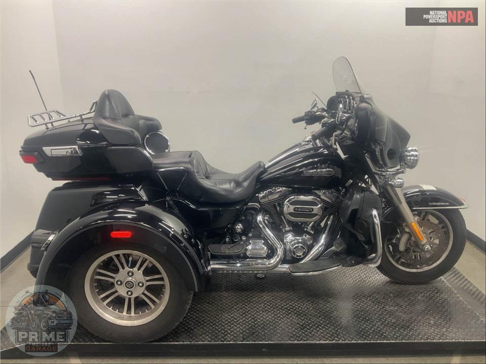 2015 Harley-Davidson FLHTCUTG TRIGLIDE ULTRA CLASSIC — фото 1