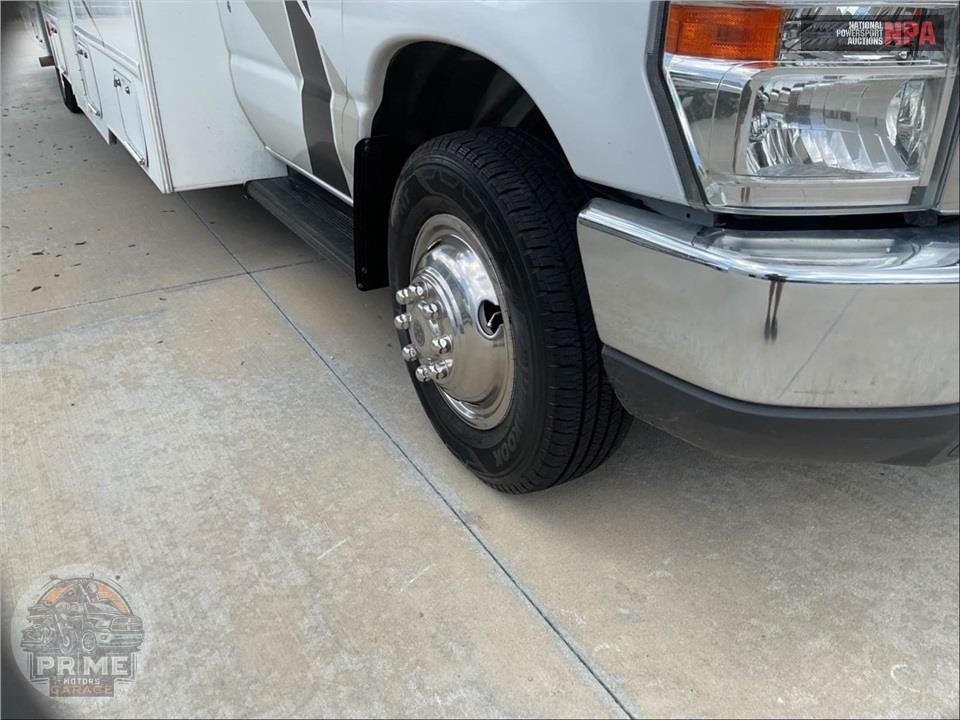 2020 Thor Motor Coach M-31W E450-V10 - FOUR WINDS SERIES — фото 58