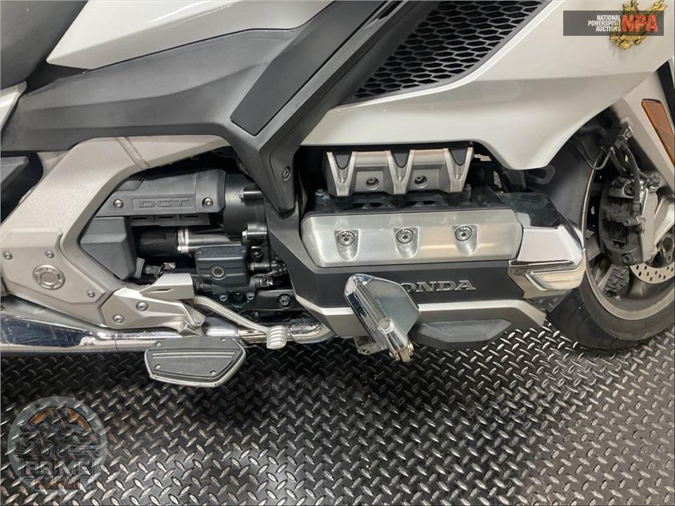 2018 Honda GL1800D GOLDWING TOUR DCT (WHITE) — фото 6