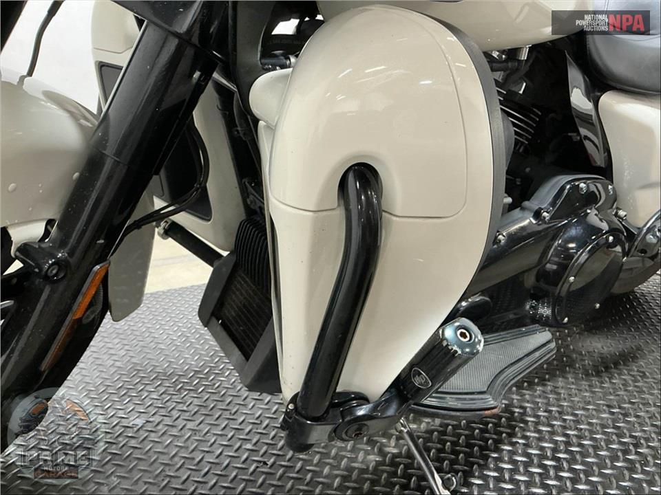 2018 Harley-Davidson FLTRXS ROAD GLIDE SPECIAL — фото 19