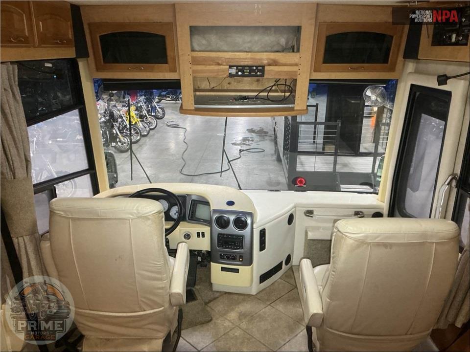 2006 Mandalay Coach M-39A WORKHORSE 330HP - PRESIDIO SERIES — фото 14