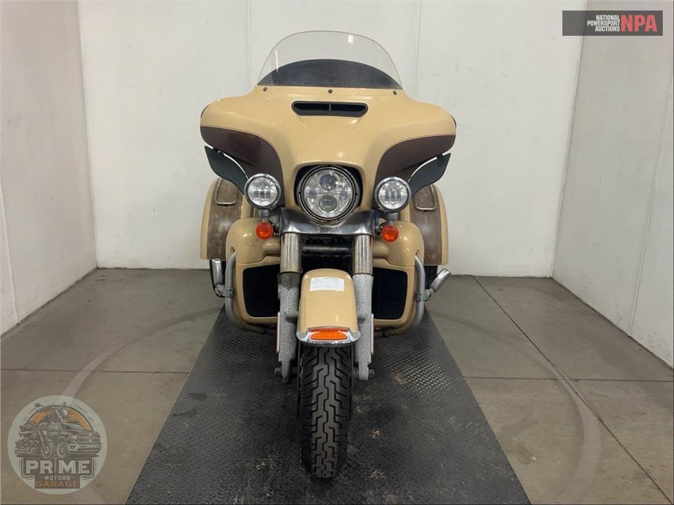 2014 Harley-Davidson FLHTCUTG TRIGLIDE ULTRA CLASSIC — фото 2