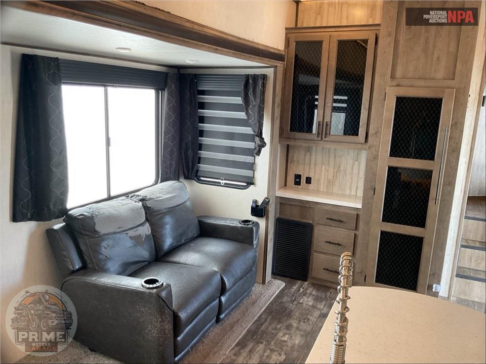 2021 Sabre By Forest River M-38DBQ - FIFTH WHEEL SERIES — фото 9