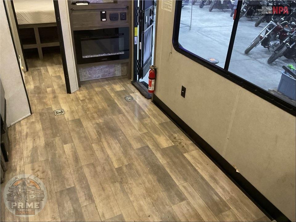 2021 Xlr By Forest River M-25LRLE - MICRO BOOST TOY HAULER SERIES — фото 9