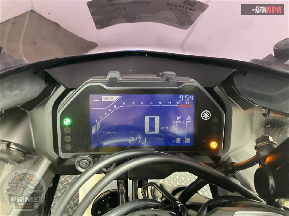 2025 Yamaha YZF-R3 — фото 5