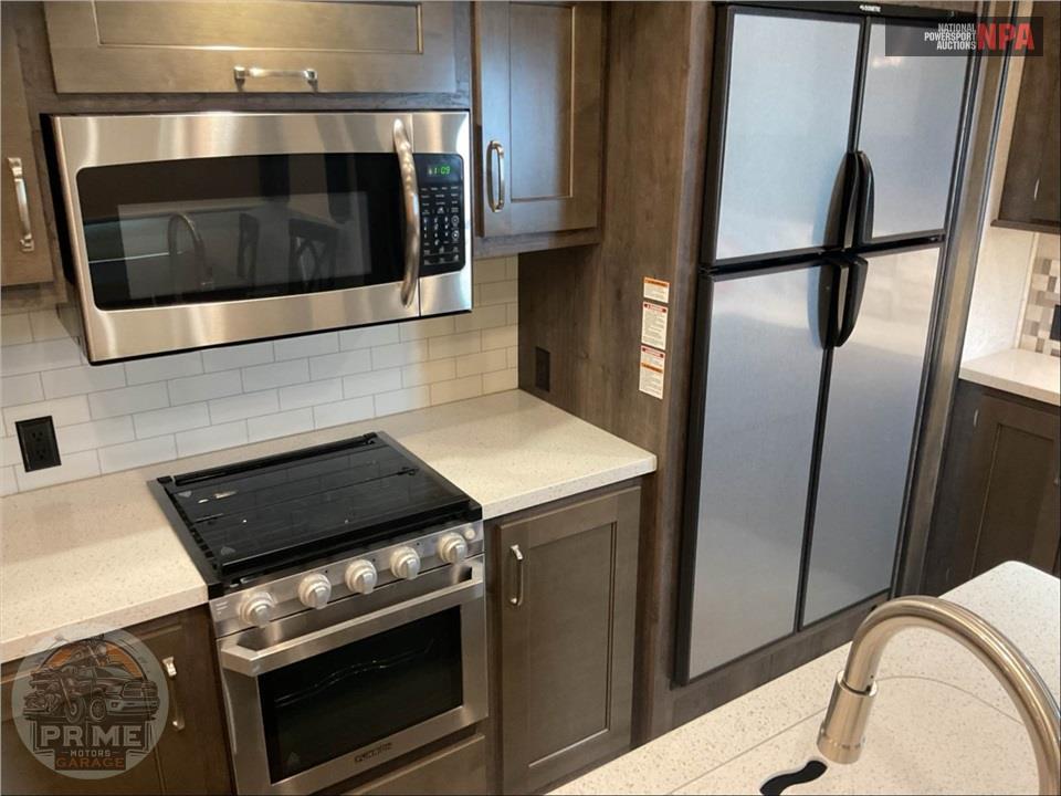 2019 Keystone Rv M-330 RL - MONTANA HIGH COUNTRY FIFTH WHEEL SERIES — фото 17