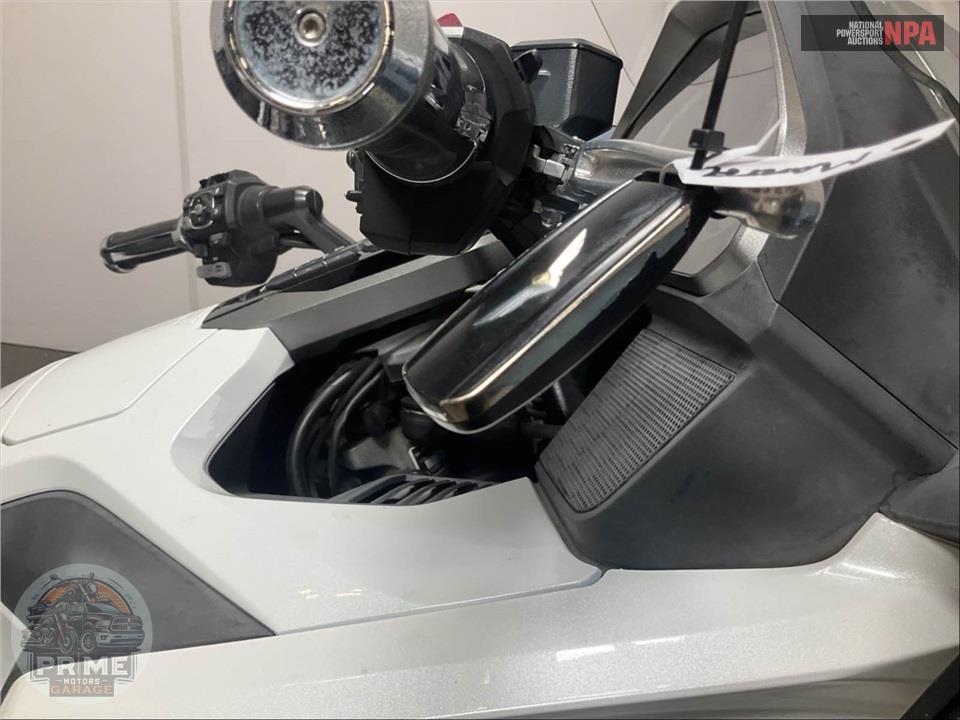 2018 Honda GL1800D GOLDWING TOUR DCT (WHITE) — фото 10