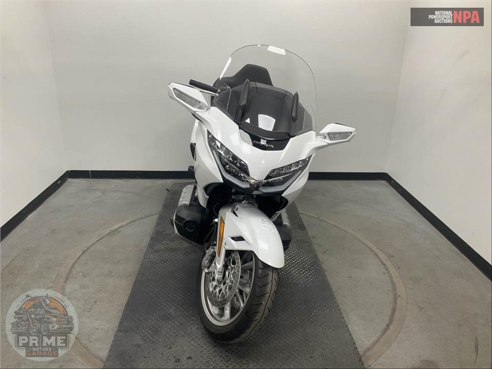 2018 Honda GL1800D GOLDWING TOUR DCT (WHITE) — фото 2
