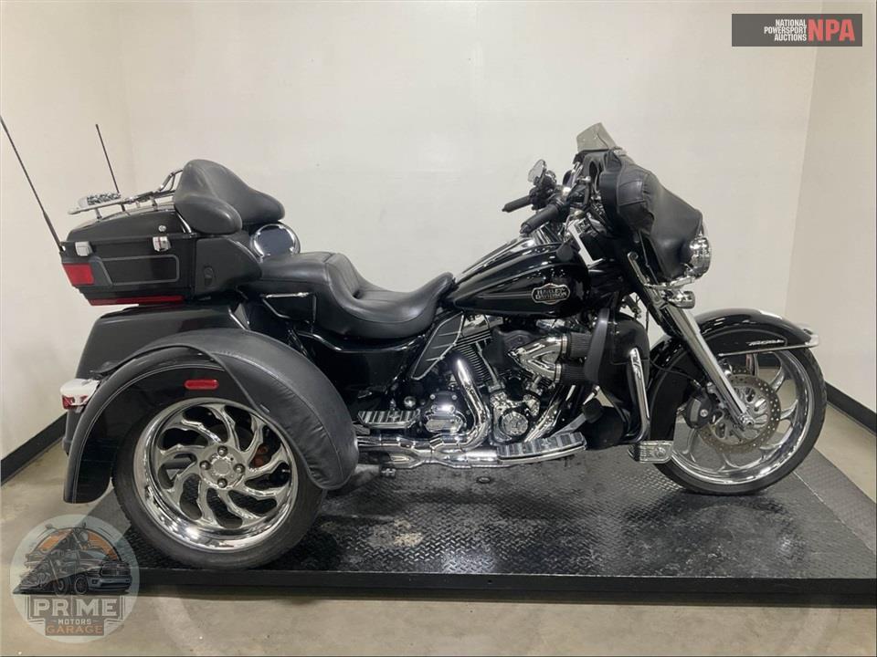 2011 Harley-Davidson FLHTCUTG TRIGLIDE UL CLSC — фото 1