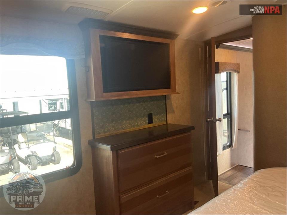 2017 Keystone Rv M-3160 RL MONTANA FIFTH WHEEL SERIES — фото 11