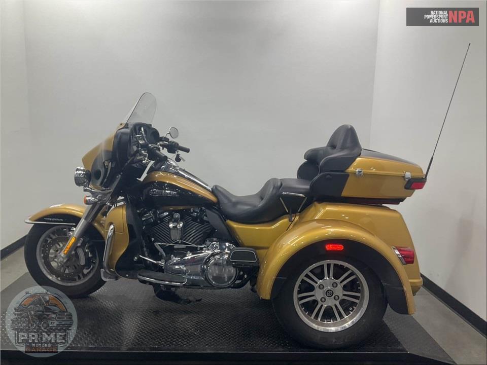 2017 Harley-Davidson FLHTCUTG TRIGLIDE ULTRA CLASSIC — фото 3