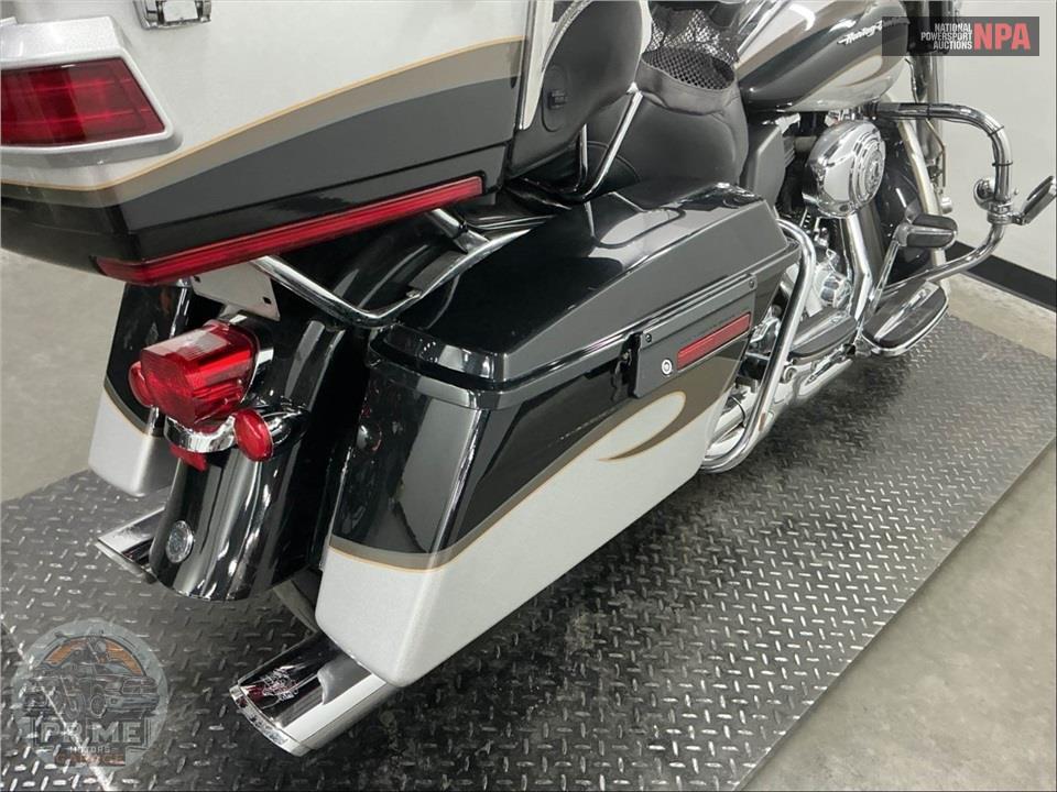 2013 Harley-Davidson FLHTCUSE8 SCREAMIN EAGLE — фото 27