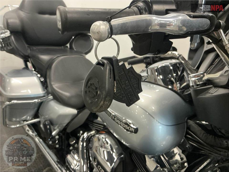 2015 Harley-Davidson FLHTCUL ULTRA CLASSIC LOW — фото 12