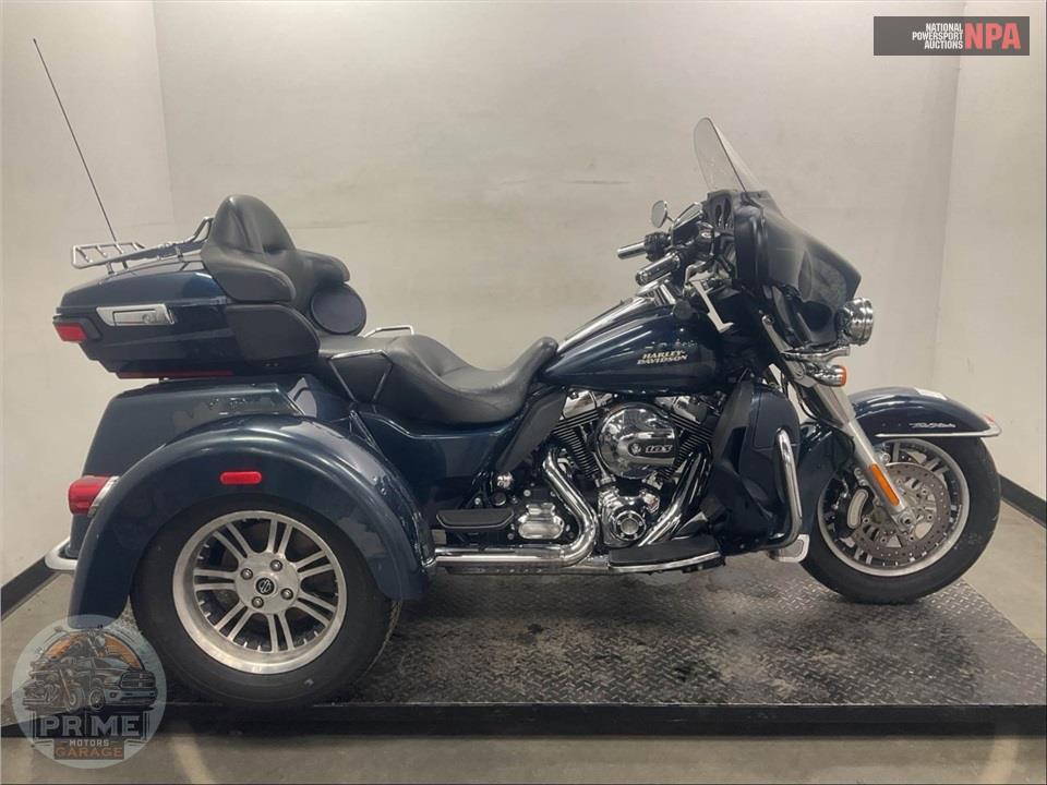2016 Harley-Davidson FLHTCUTG TRIGLIDE ULTRA CLASSIC — фото 1