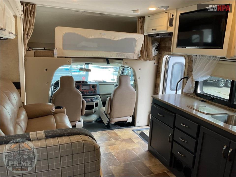 2016 Thor Motor Coach M-31L E450-V10 - CHATEAU SERIES — фото 9