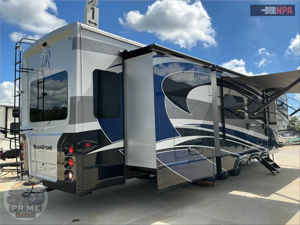 2022 Riverstone M-442MC - LEGACY FIFTH WHEEL SERIES — фото 4