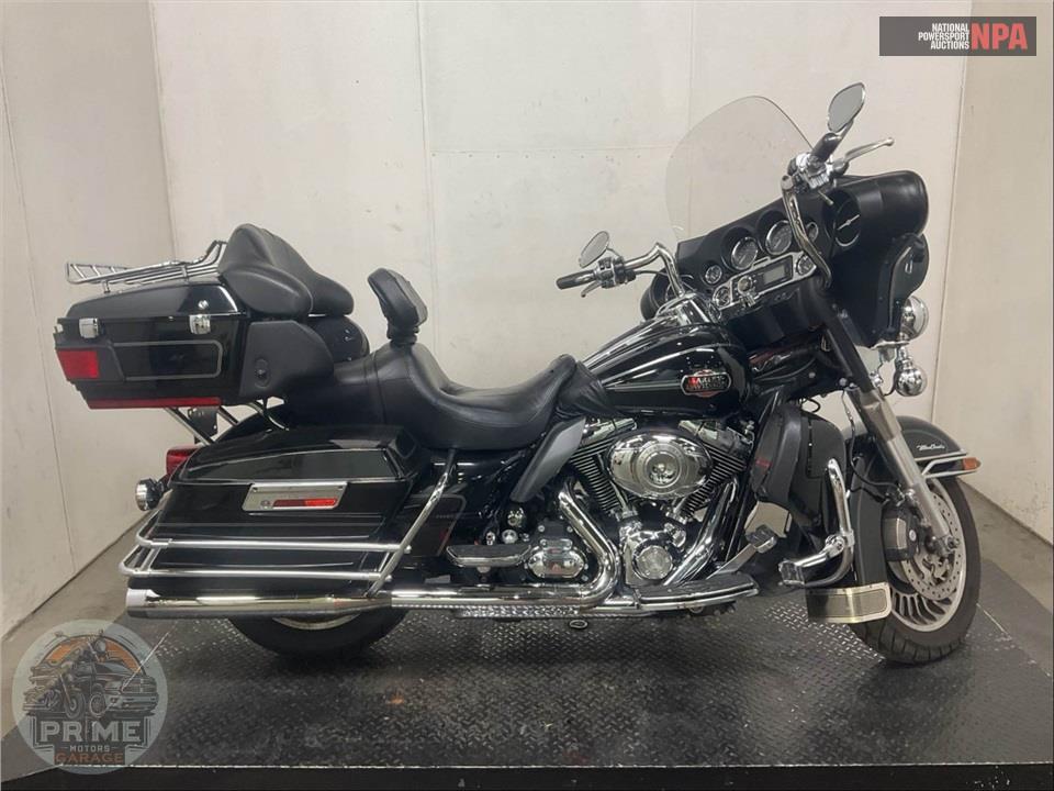 2010 Harley-Davidson FLHTCU ULTRA CLASSIC ELECTRA GLIDE — фото 1