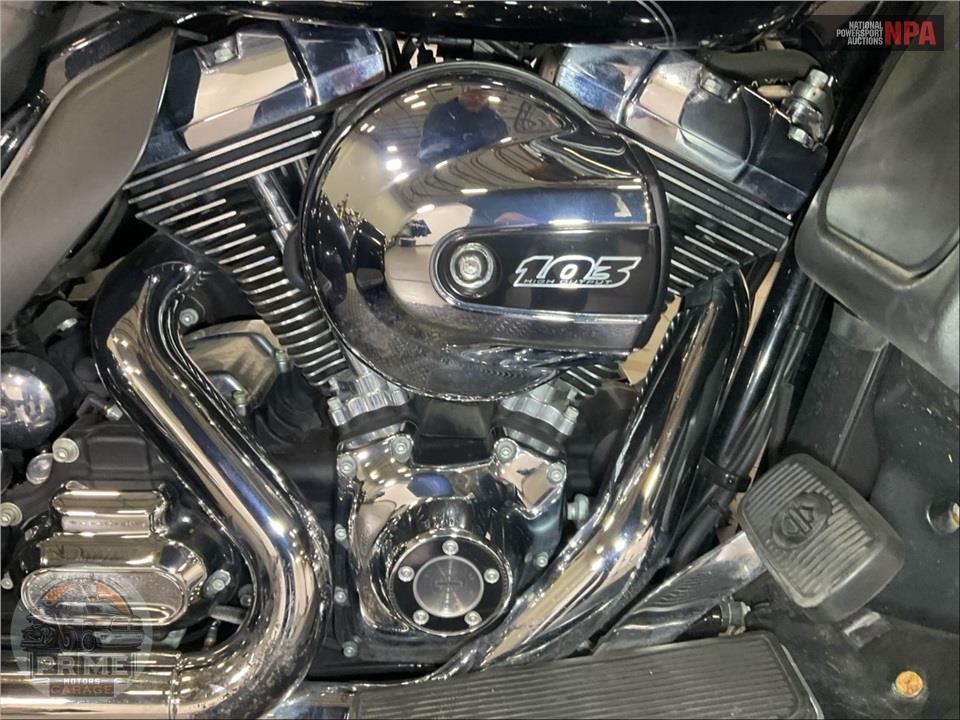 2016 Harley-Davidson FLHTCUTG TRIGLIDE ULTRA CLASSIC — фото 7