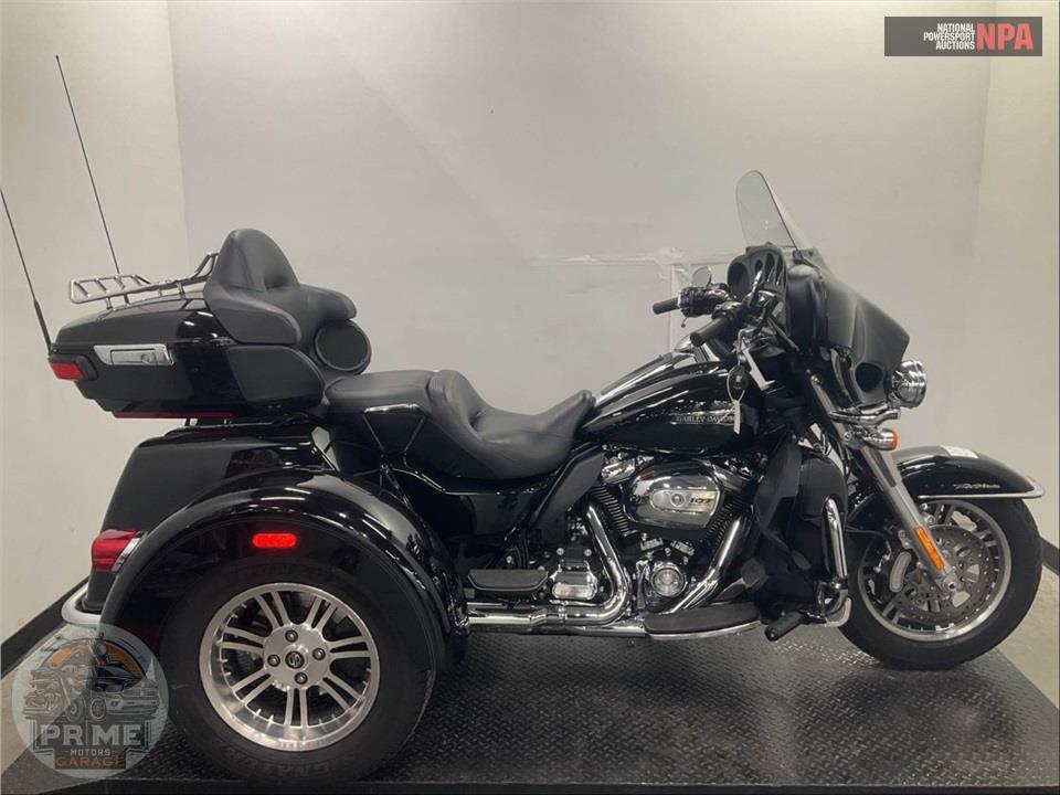 2018 Harley-Davidson FLHTCUTG TRI GLIDE ULTRA — фото 1