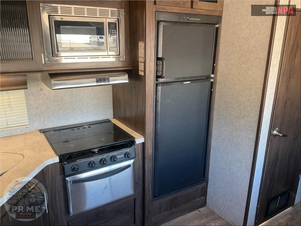 2018 Cherokee By Forest River M-315TBH8 ARCTIC WOLF FIFTH WHEEL SERIES — фото 27