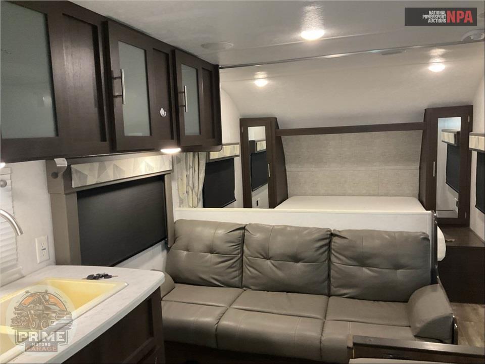 2019 Wildwood By Forest River M-261BHXL - X-LITE SERIES — фото 9