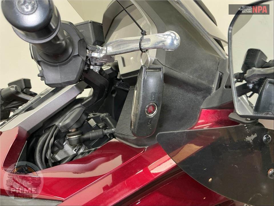 2018 Honda GL1800 GOLDWING TOUR (RED) — фото 11