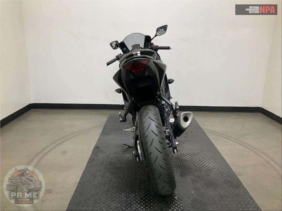 2023 Yamaha YZF-R3 — фото 4