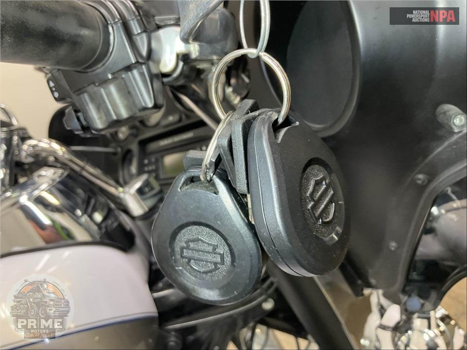 2009 Harley-Davidson FLHTCU ULTRA CLASSIC ELECTRA GLIDE — фото 12