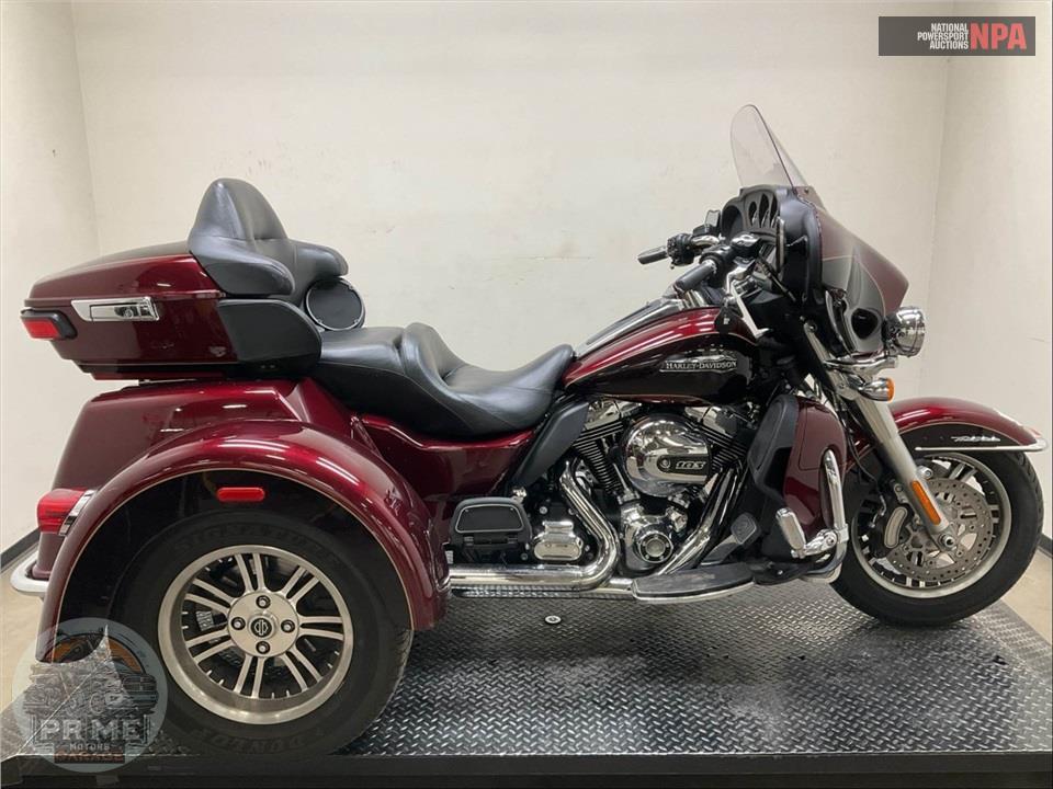 2015 Harley-Davidson FLHTCUTG TRIGLIDE ULTRA CLASSIC — фото 1