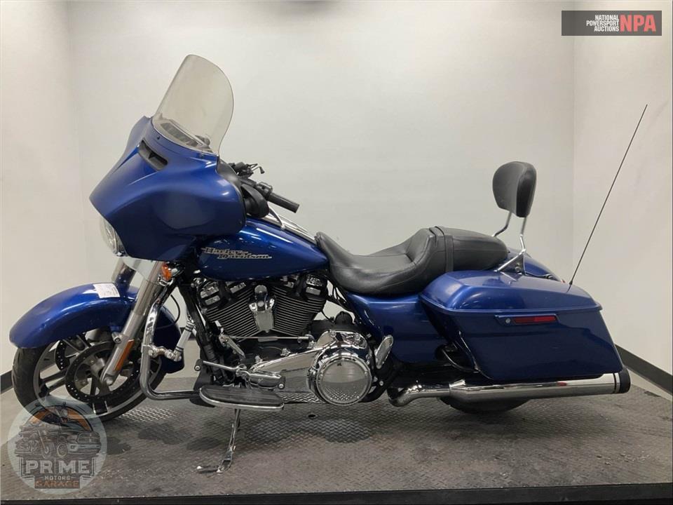 2017 Harley-Davidson FLHX STREET GLIDE — фото 3