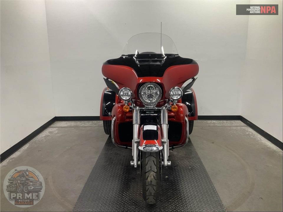 2025 Harley-Davidson FLHTCUTG TRI GLIDE ULTRA CLASSIC — фото 2