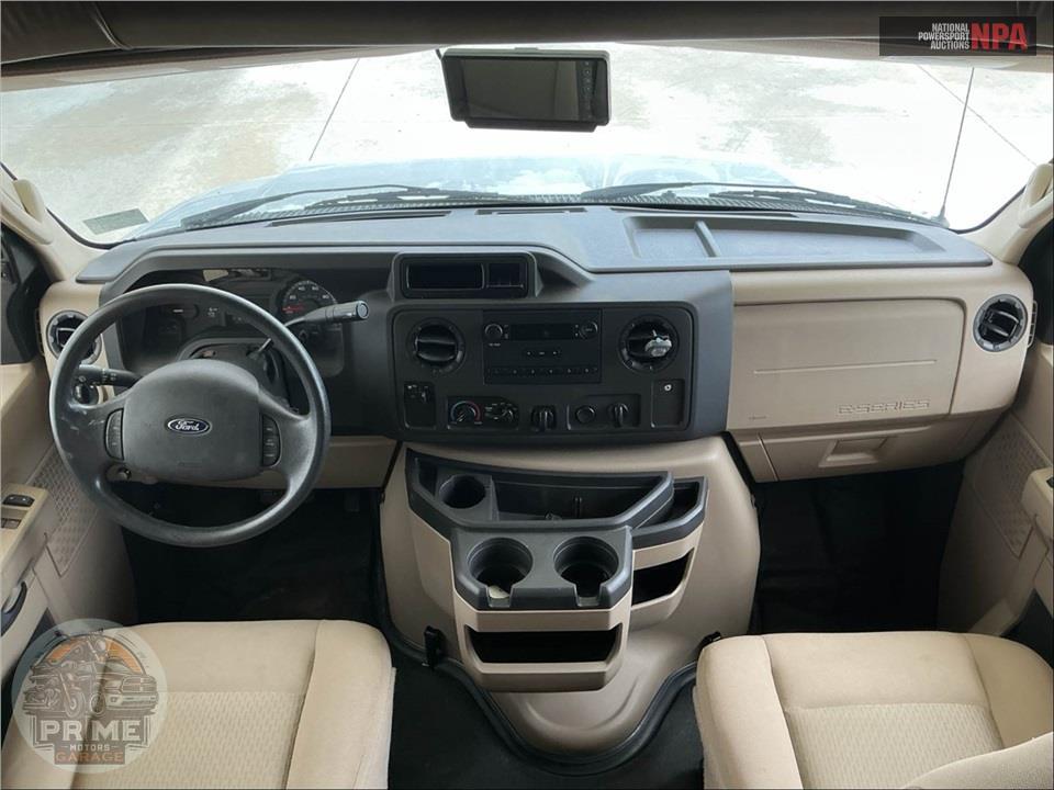 2016 Sunseeker By Forest River M-3050S FORD E450 6.8 LITER — фото 16