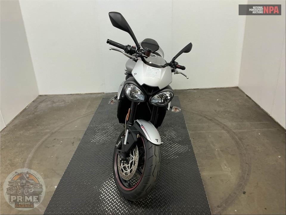 2018 Triumph STREET TRIPLE 765 R — фото 2