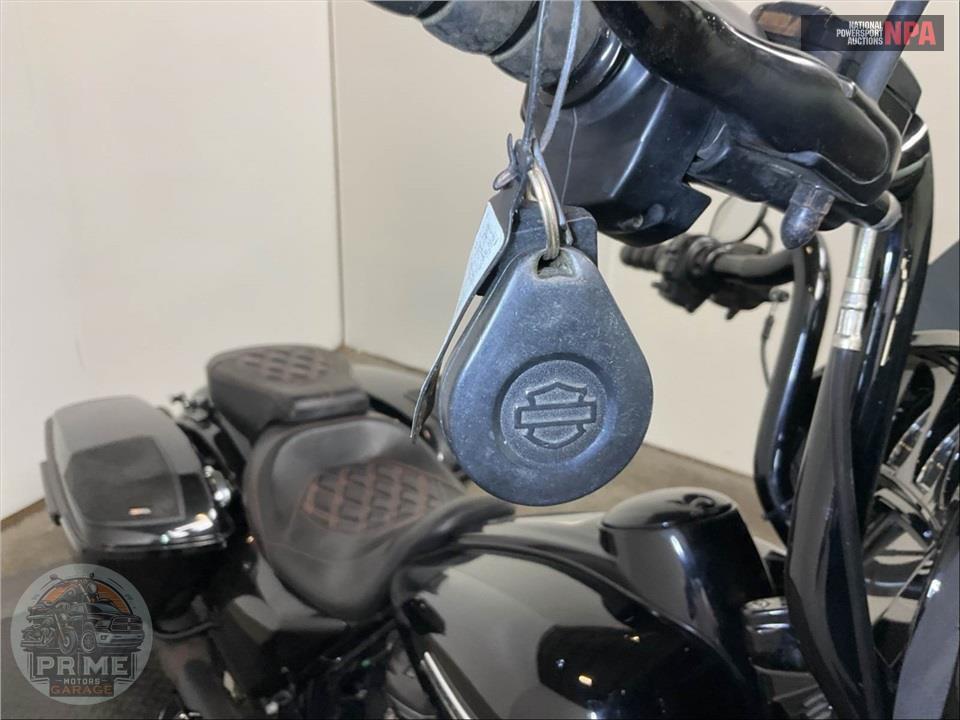 2018 Harley-Davidson FLHXS STREET GLIDE SPECIAL — фото 16