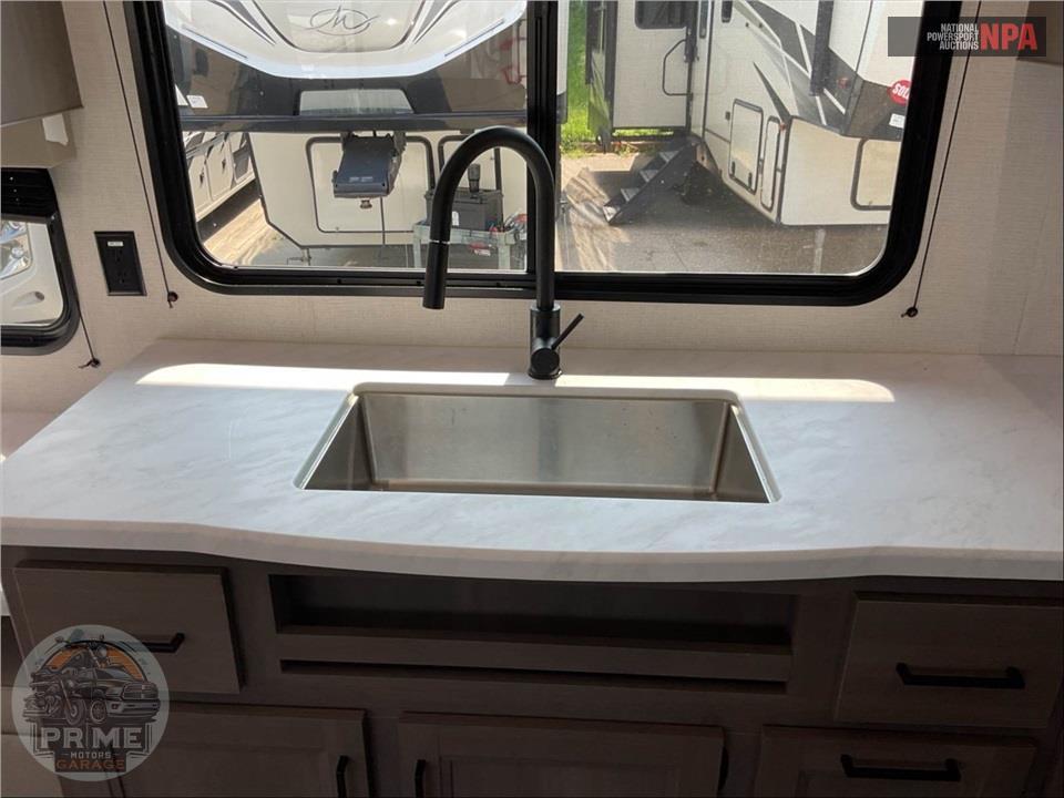2025 Grand Design Recreational Vehicles M-315RKT - TRANSCEND SERIES — фото 15