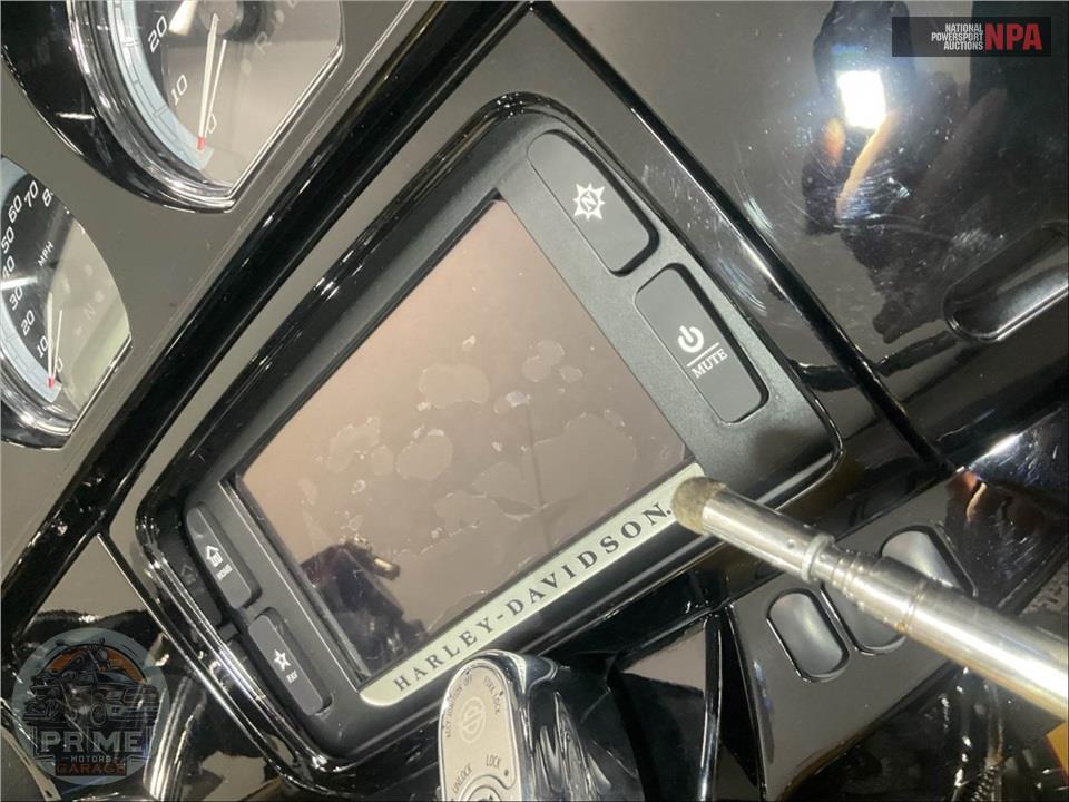 2017 Harley-Davidson FLHTK ULTRA LIMITED — фото 32