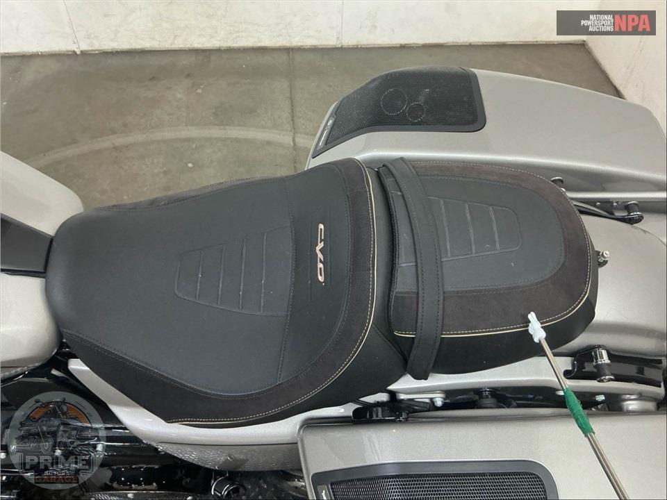 2023 Harley-Davidson FLTRXSE CVO ROAD GLIDE — фото 32