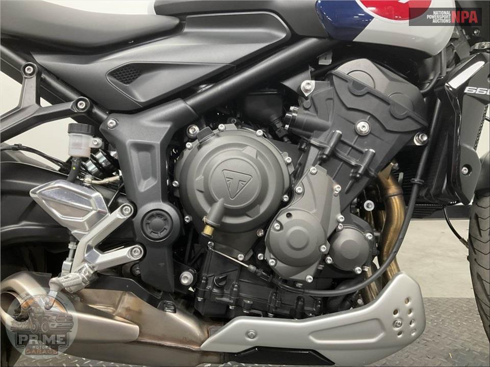 2025 Triumph TRIDENT 660 TRIPLE TRIBUTE EDITION — фото 6