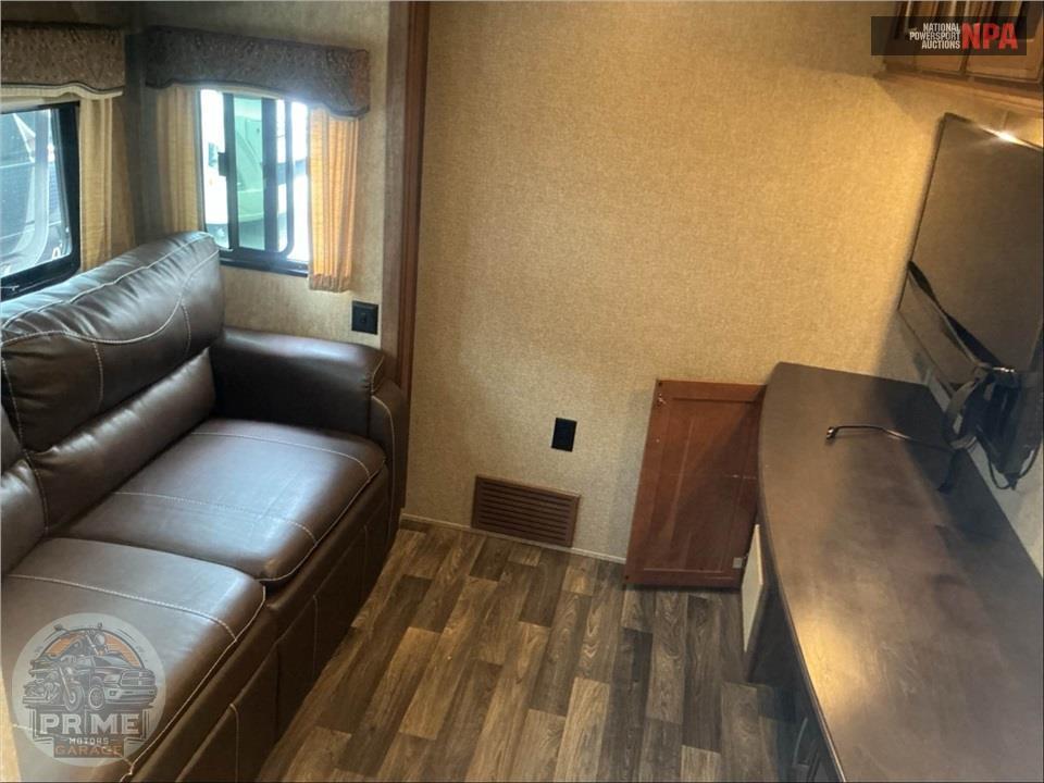 2017 Keystone Rv M-3950 BR - MONTANA LEGACY EDITION FIFTH WHEEL SERIES — фото 9