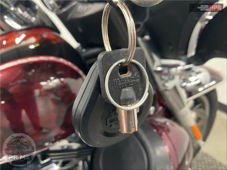 2014 Harley-Davidson FLHTCUTG TRIGLIDE ULTRA CLASSIC — фото 12